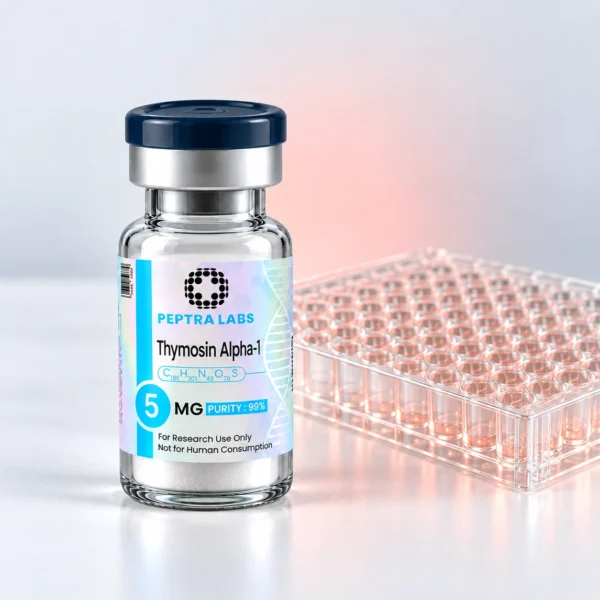 Vial de Thymosin Alpha-1 junto a una placa de pocillos, categoría investigación inmunitaria e inflamatoria